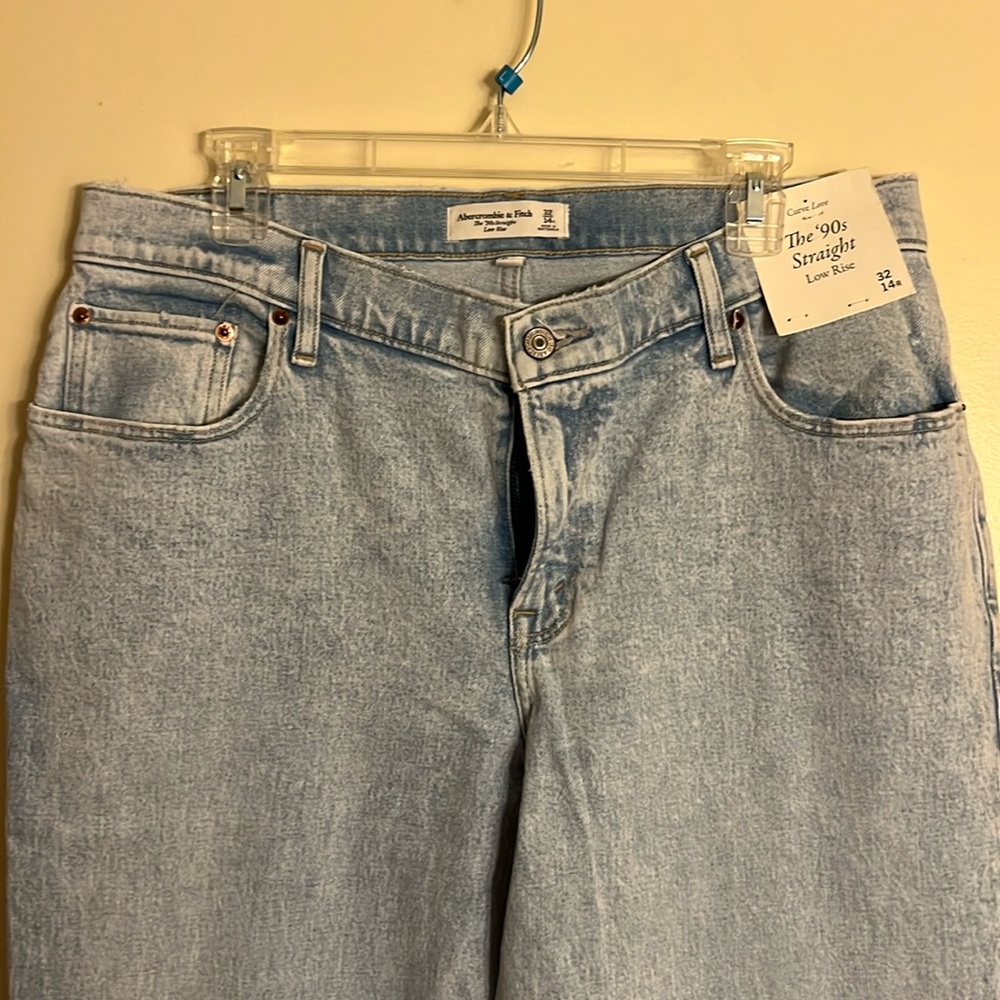 Abercrombie 90’d Straight Low rise Curve Love jeans size 14